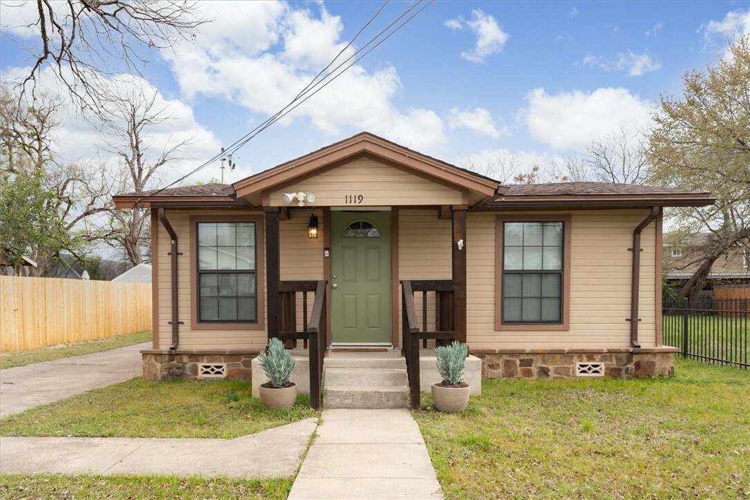 Property Photo:  1119 Marshall Street  TX 78666 