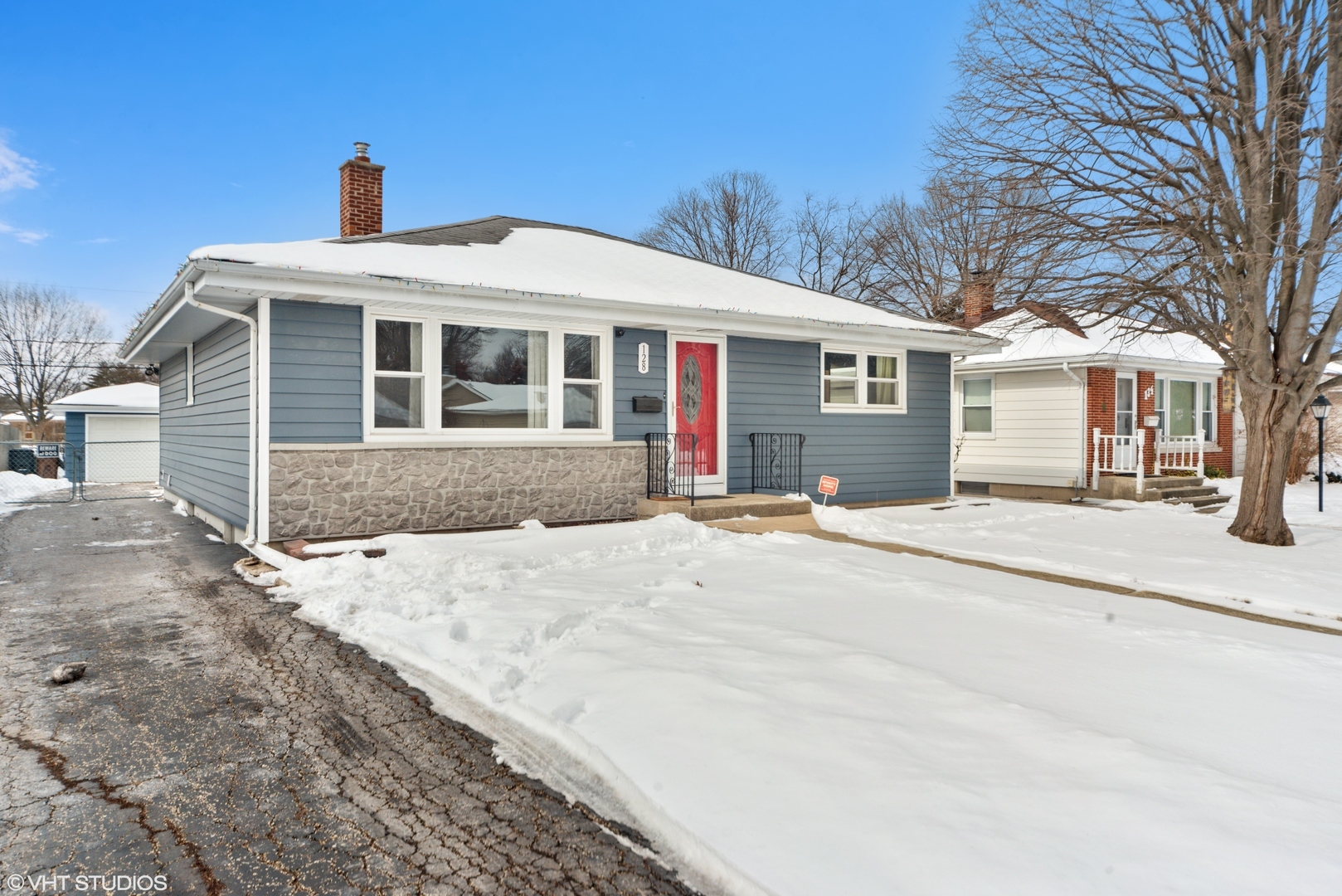 Property Photo: 128 N Euclid Avenue IL 60181