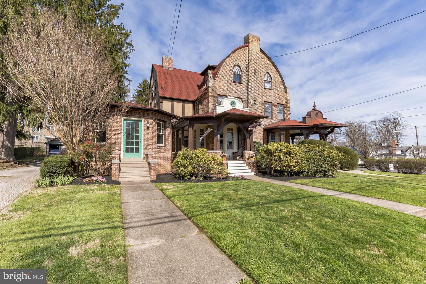 Property Photo:  129 Roberts Avenue  PA 19038 