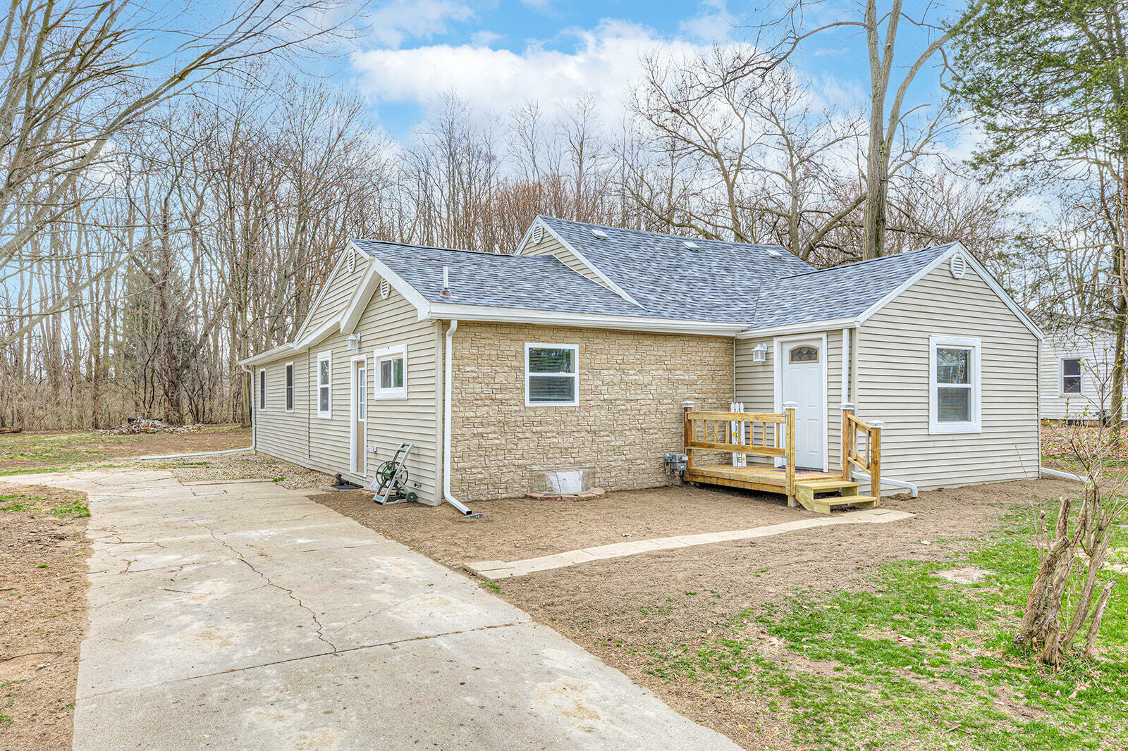 Property Photo: 133 Gaunt Avenue MI 49203