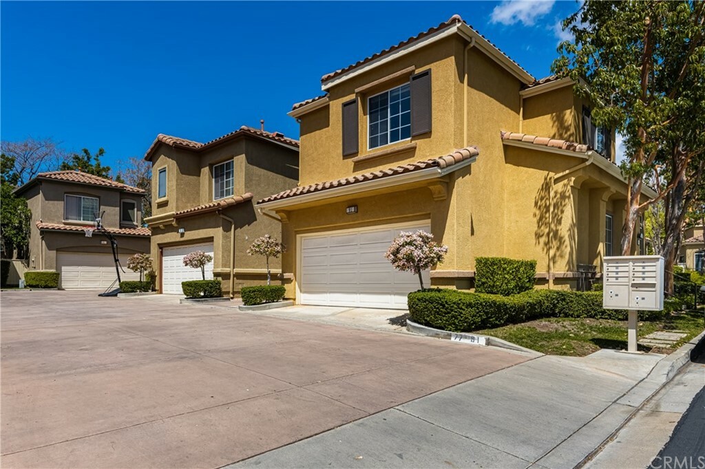 Property Photo: 91 Calle De Felicidad CA 92688