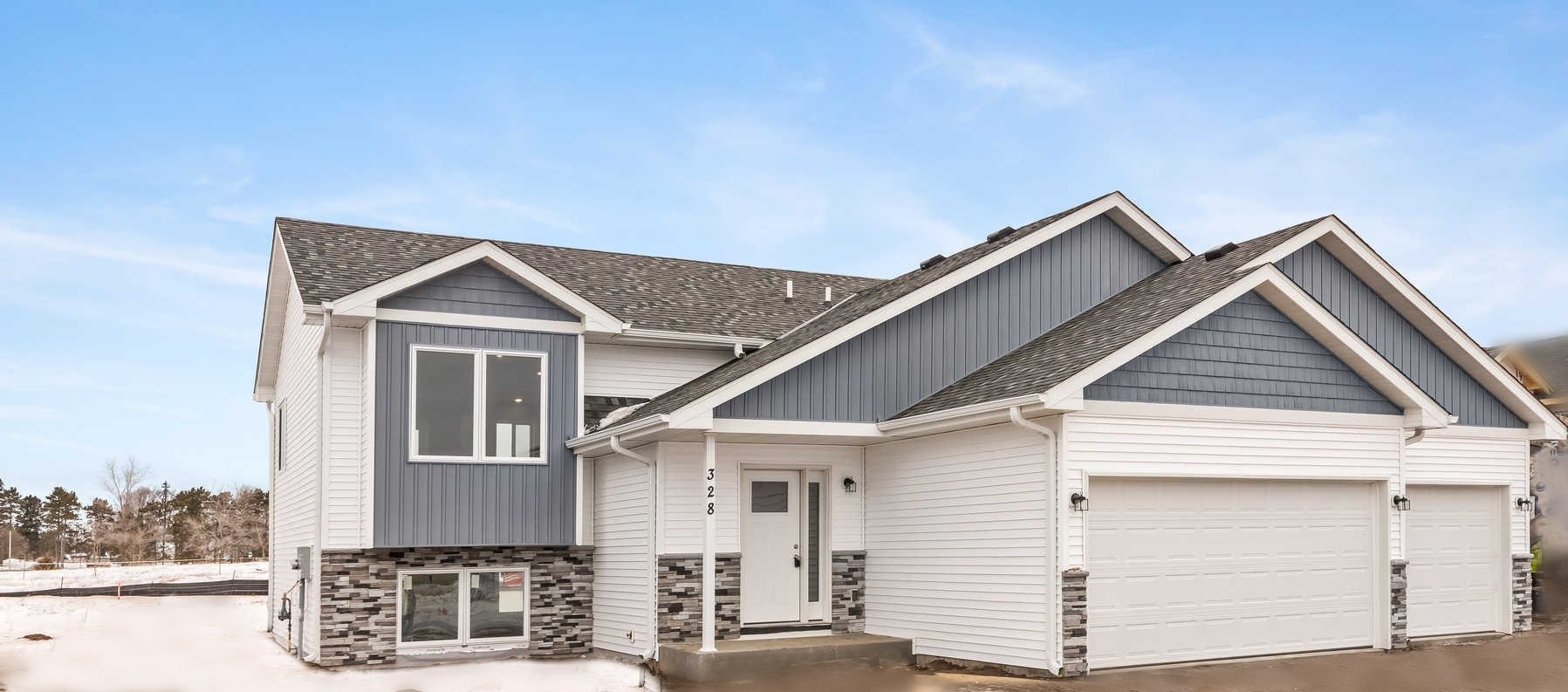 Property Photo:  402 Eagle Street NW  MN 55040 