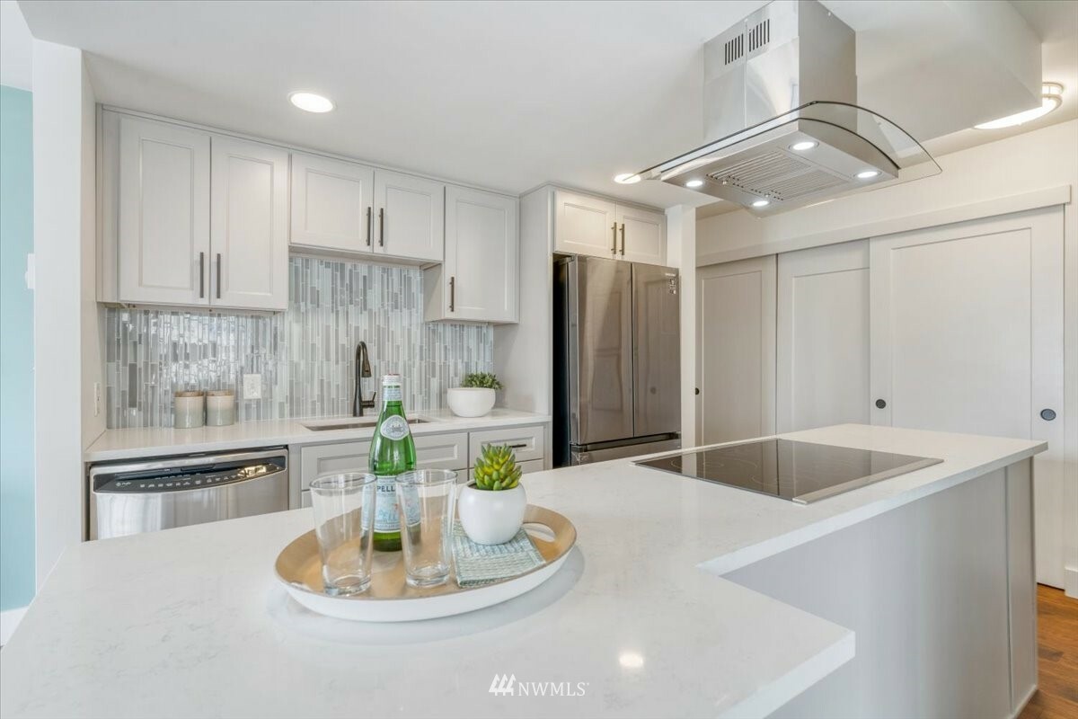 Property Photo: 1120 8th Avenue 1604 WA 98101