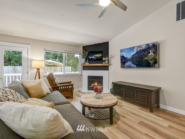 Property Photo: 1410 114th Avenue SE WA 98258