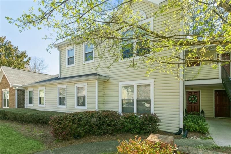 Property Photo: 42 Sutton Place GA 30002