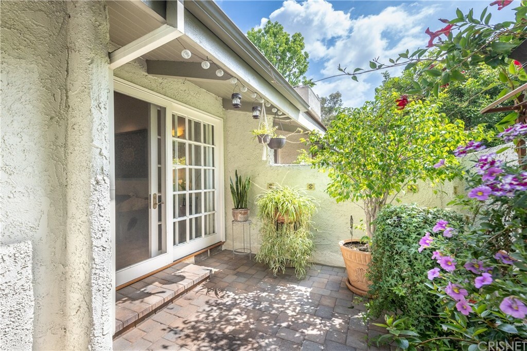 Property Photo:  11756 Moorpark Street H  CA 91604 