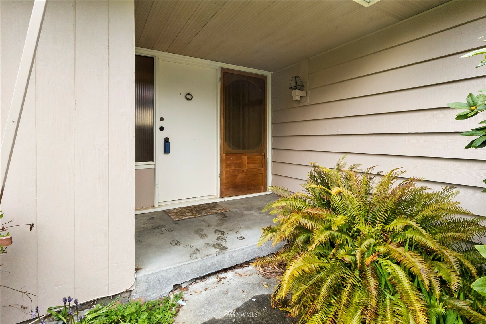 Property Photo:  16533 4th Avenue S  WA 98148 