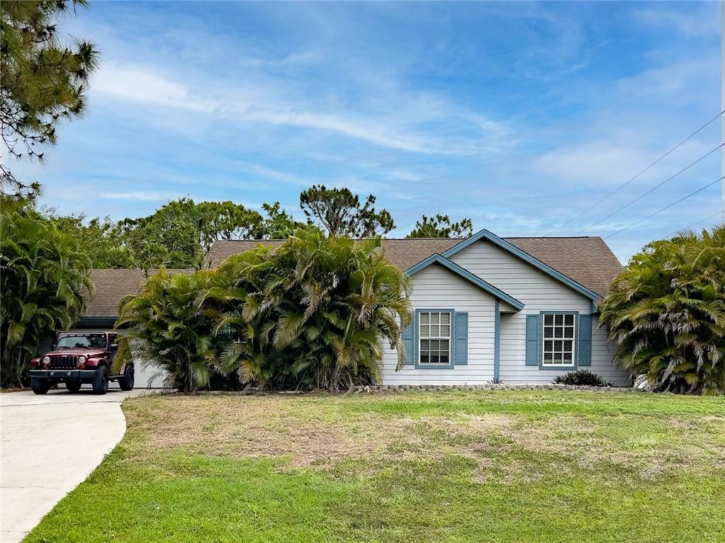 Property Photo:  1756 17th Place SW  FL 32962 