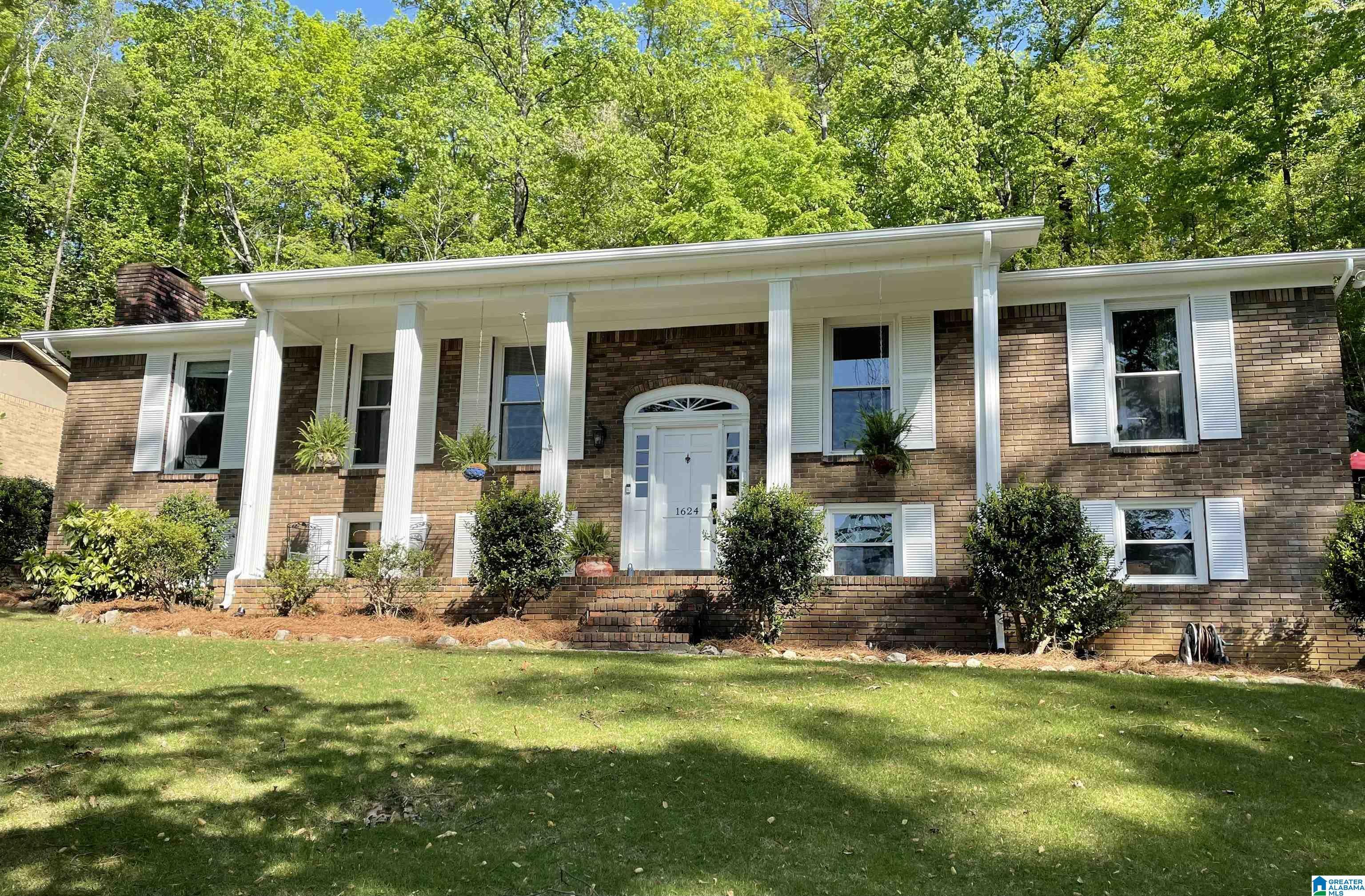 Property Photo:  1624 Moss Rock Road  AL 35226 