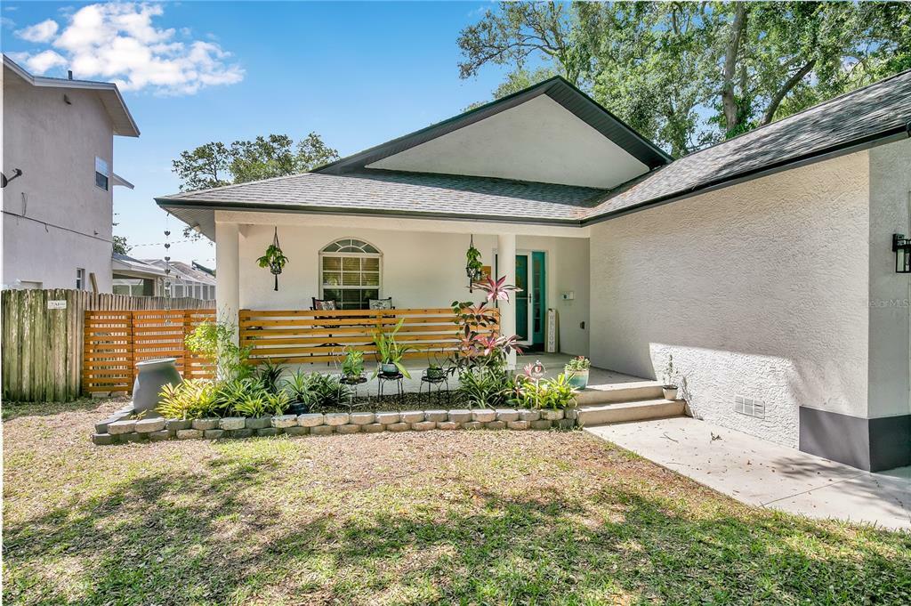 Property Photo: 552 Atwood Avenue N FL 33702