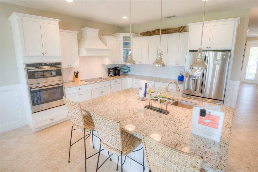 Property Photo: 217 Magnolia Avenue FL 34216