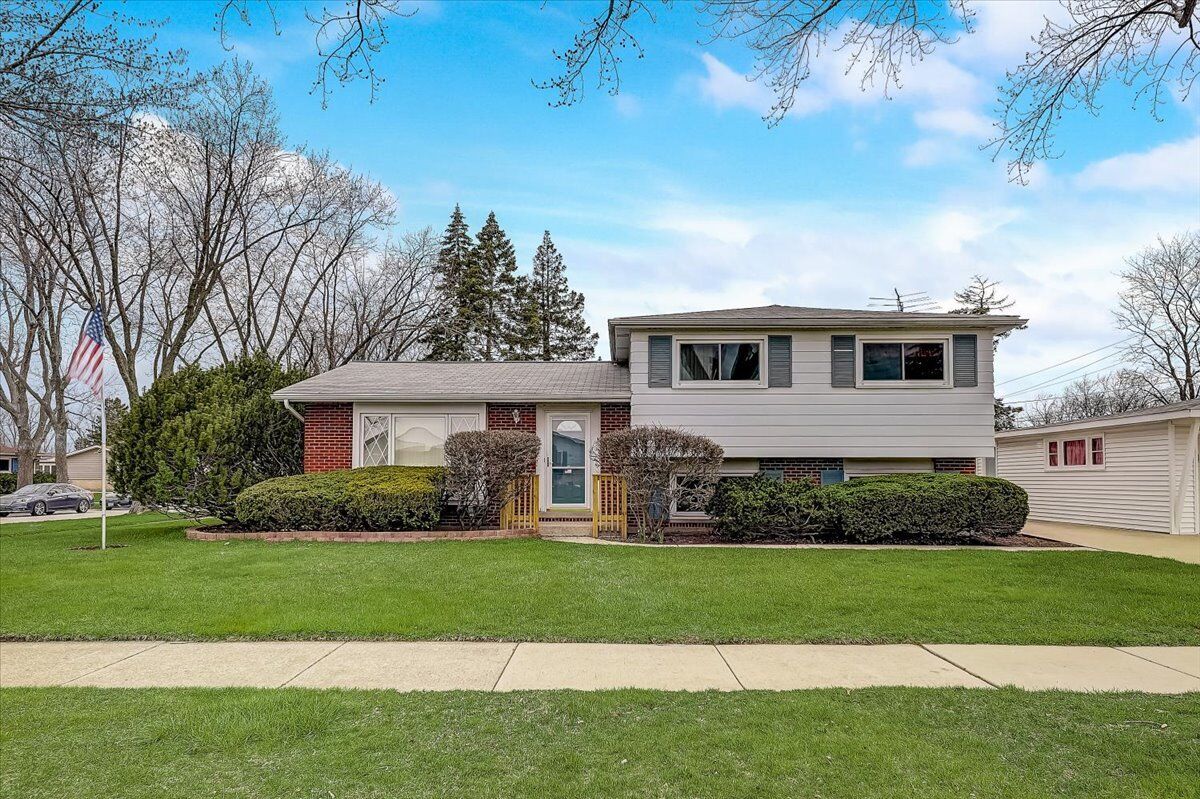 Property Photo:  600 Devonshire Drive  IL 60018 