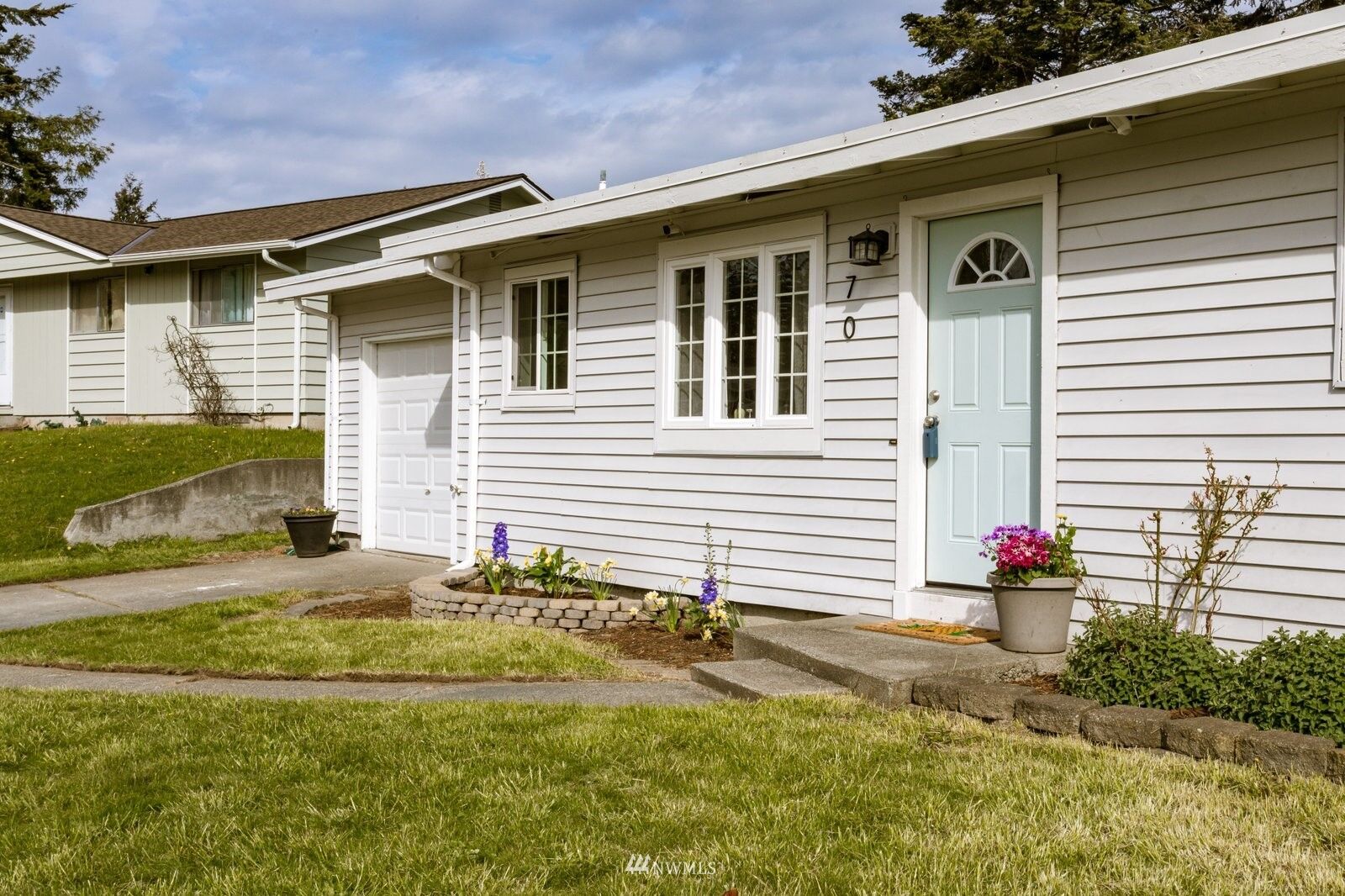 Property Photo:  170 NW 10th Court  WA 98277 
