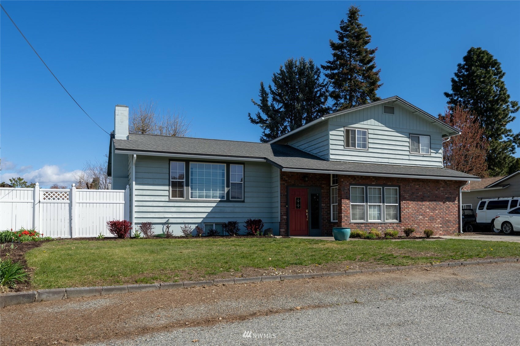 Property Photo: 711 13th Street NE WA 98802