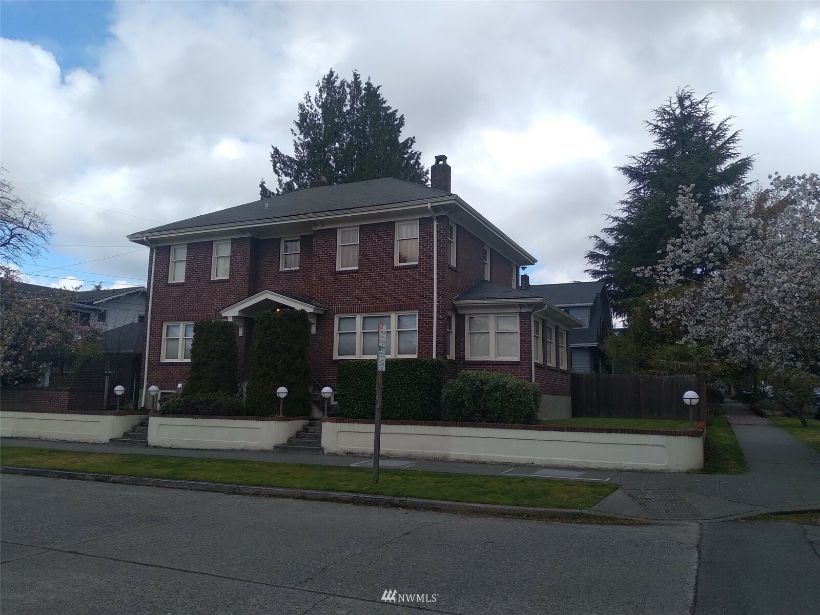 Property Photo:  1220 NE 63rd Street  WA 98115 