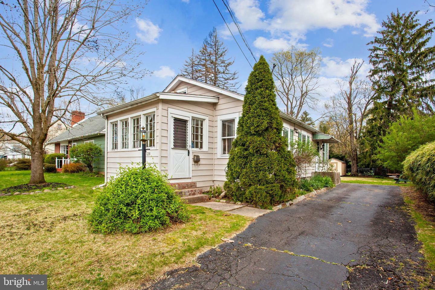 Property Photo:  128 S Bell Avenue  PA 19067 