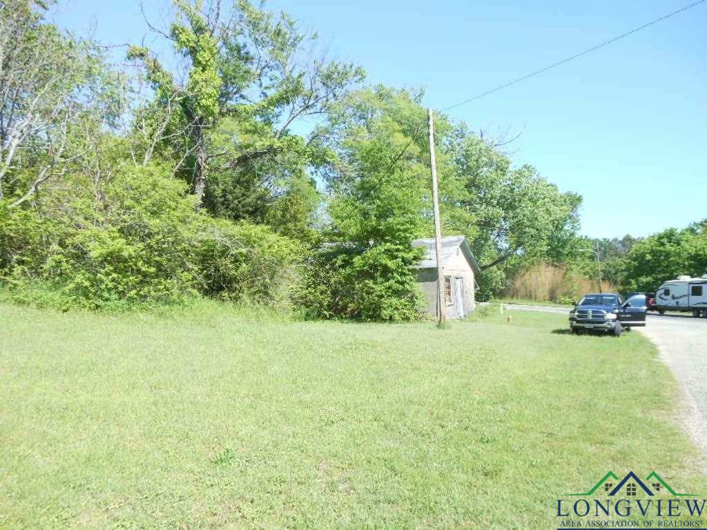 Property Photo:  703 E Broadway  TX 75494 