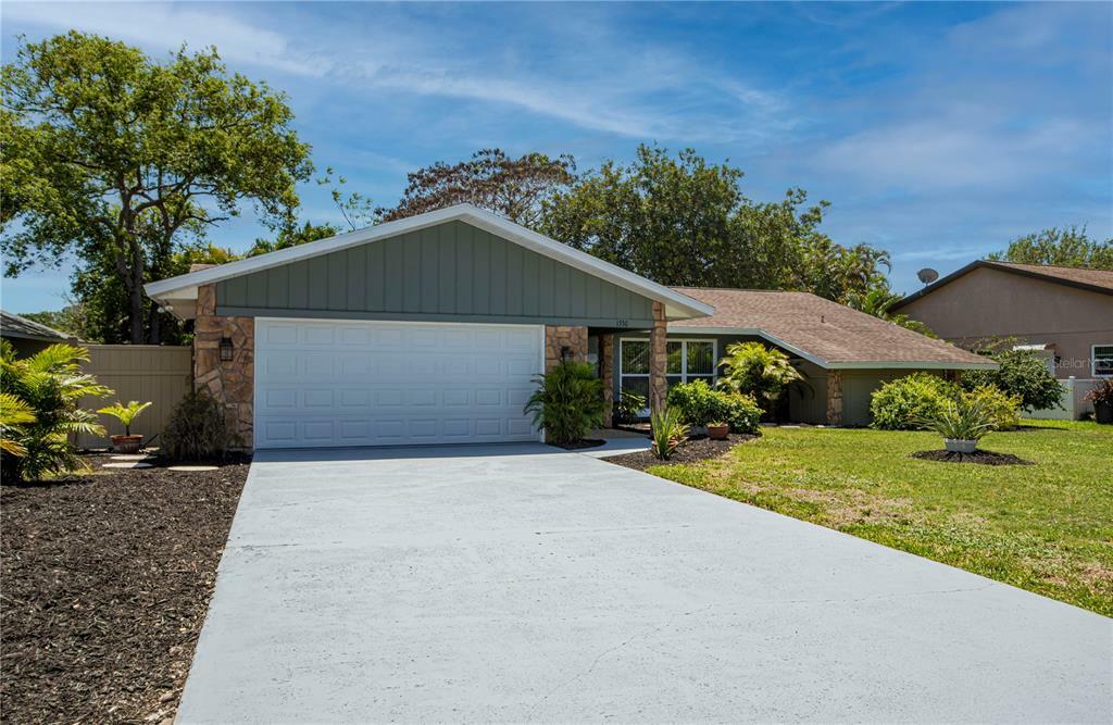 Property Photo: 1330 Pinebrook Way FL 34285