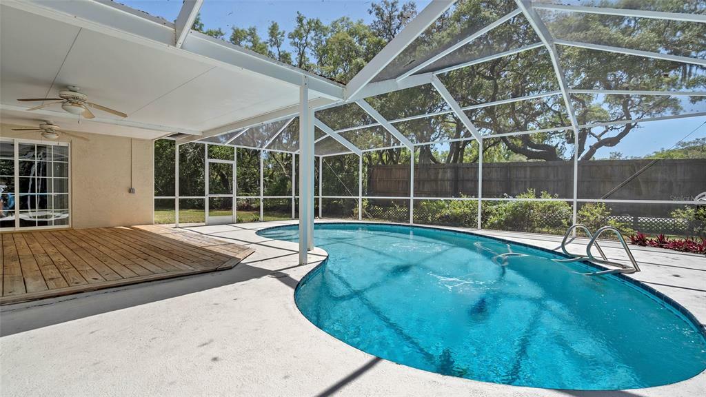 Property Photo:  9935 Lakeview Drive  FL 34654 