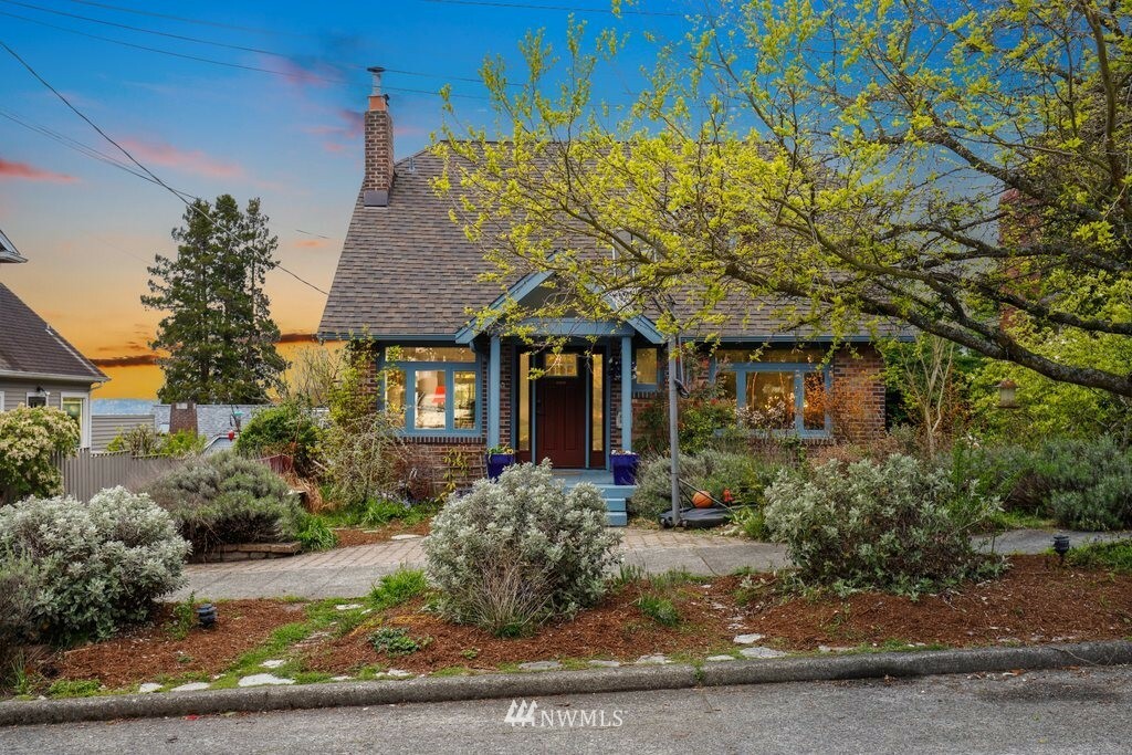 Property Photo: 2207 29th Avenue W WA 98199