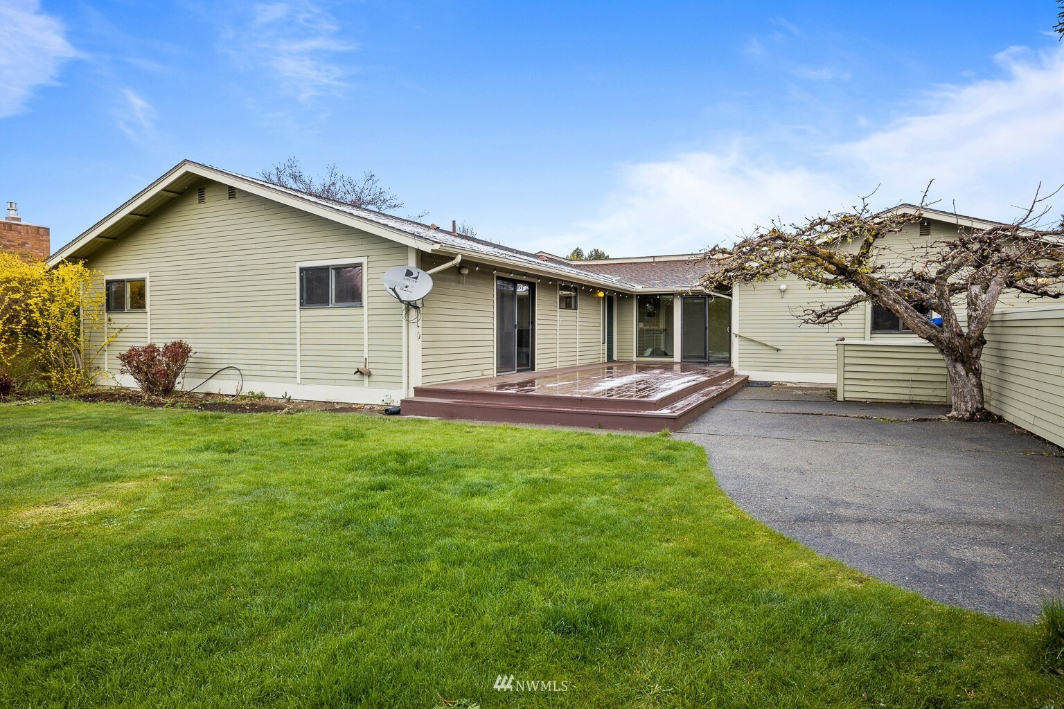 Property Photo:  500 E Cherry Lane E01  WA 98926 