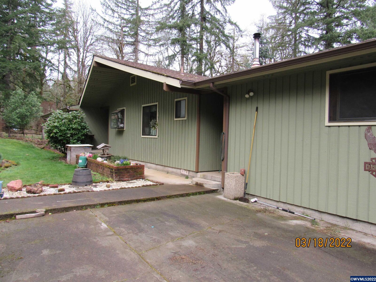 Property Photo: 49833 Pebble Dr OR 97346