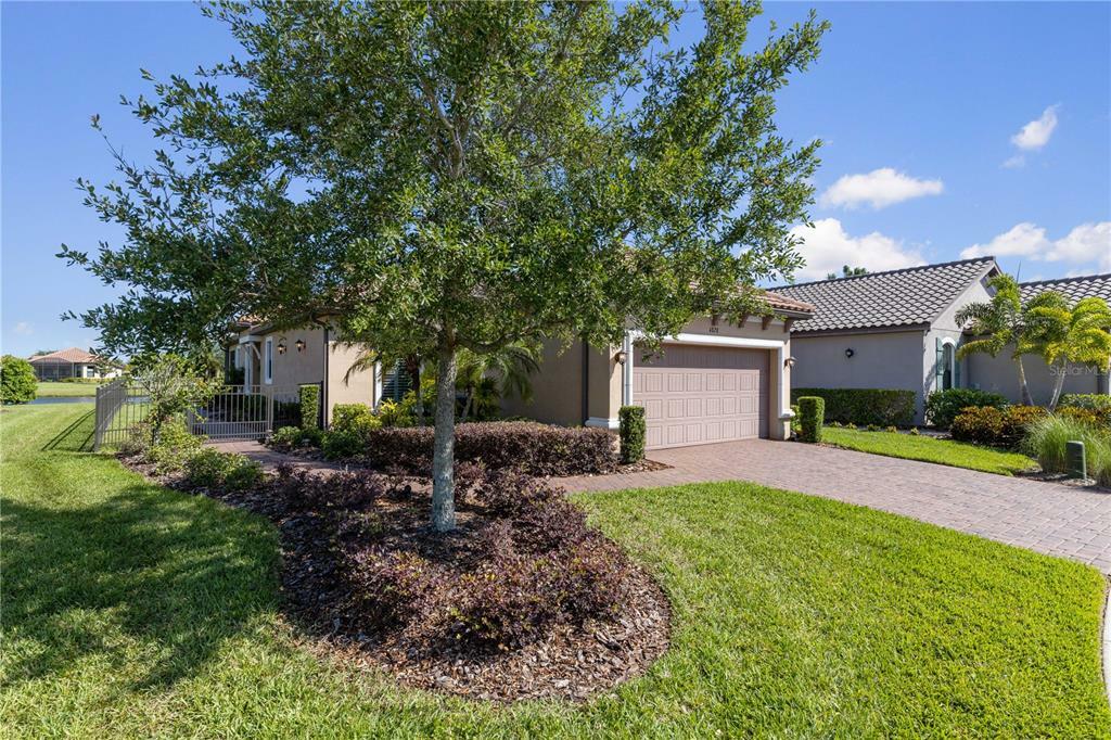 Property Photo:  4828 Heinman Cove  FL 34221 