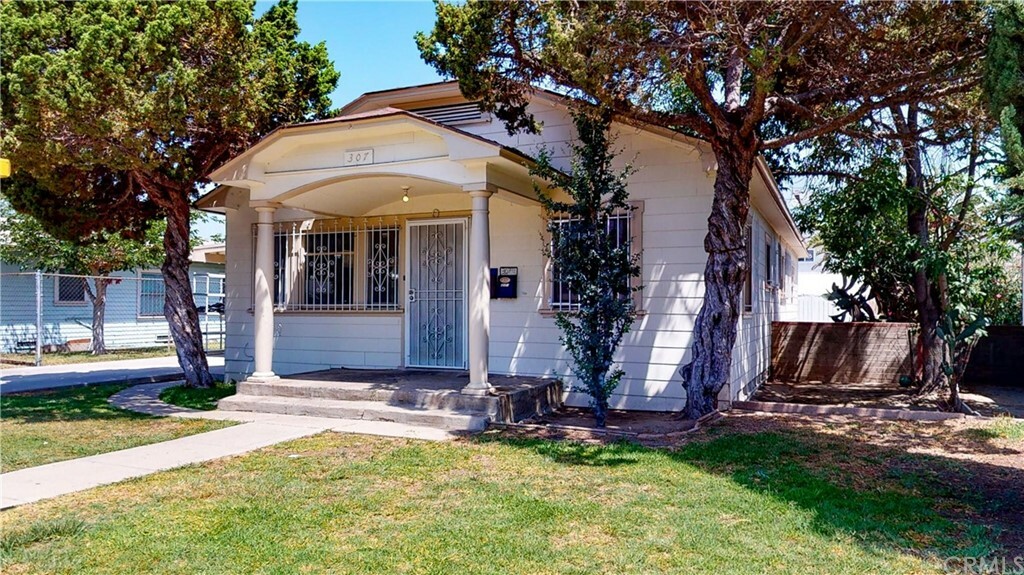 Property Photo:  307 E Wilhelmina Street  CA 92805 