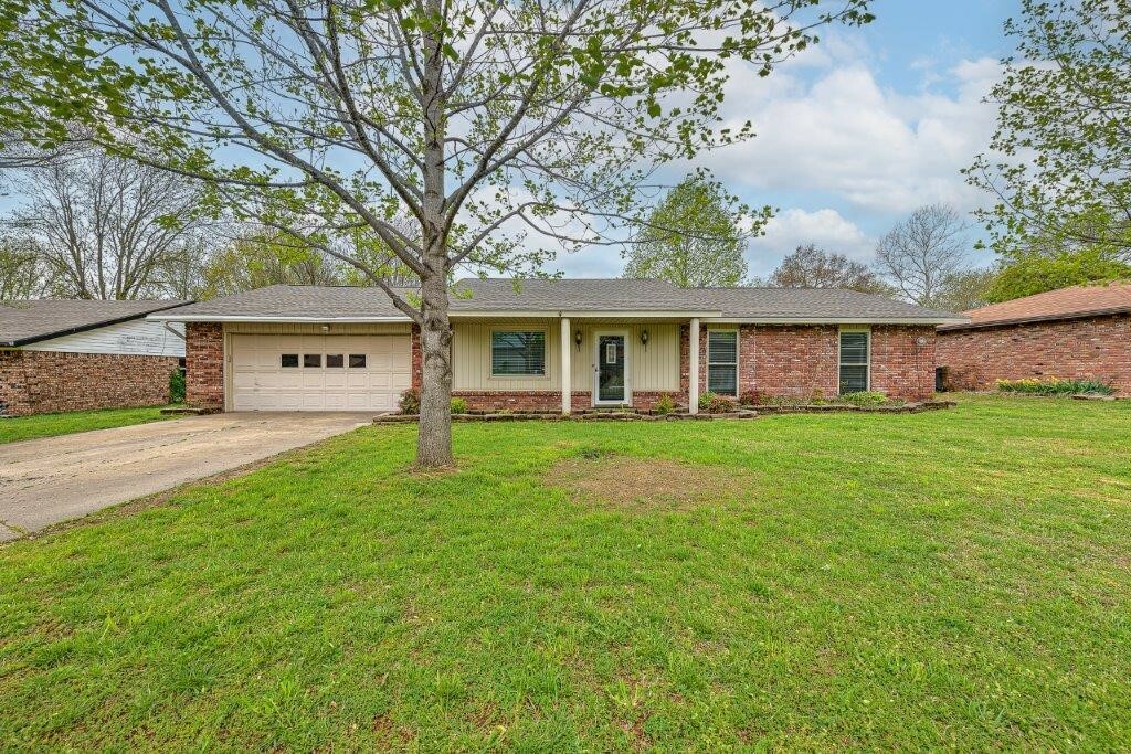 Property Photo:  706 S 19th Street  AR 72758 