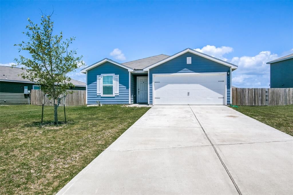 Property Photo: 8002 Distant Harbor Road TX 77523