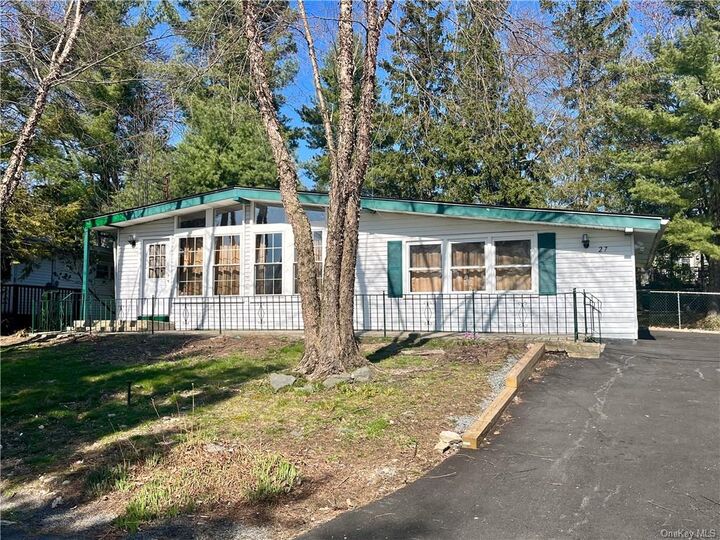 27 Crescent Circle  Rock Hill NY 12775 photo