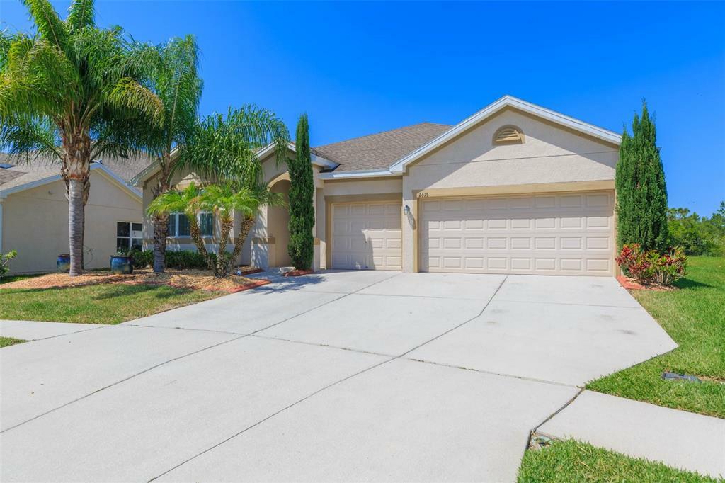 Property Photo:  2615 Kenchester Loop  FL 33543 