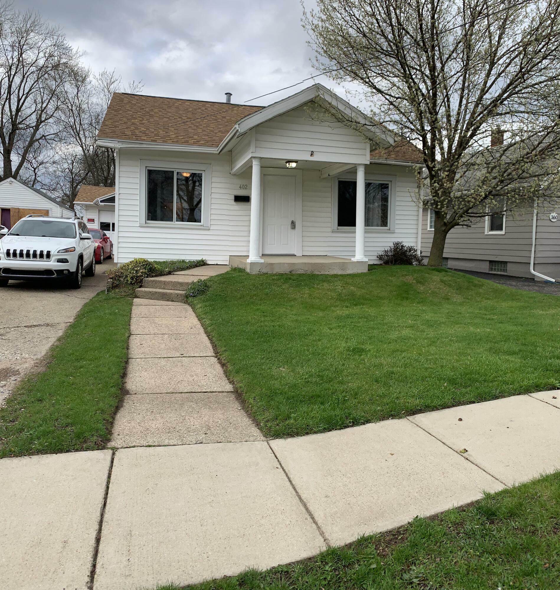 Property Photo:  402 Lakeview Avenue  MI 49015 