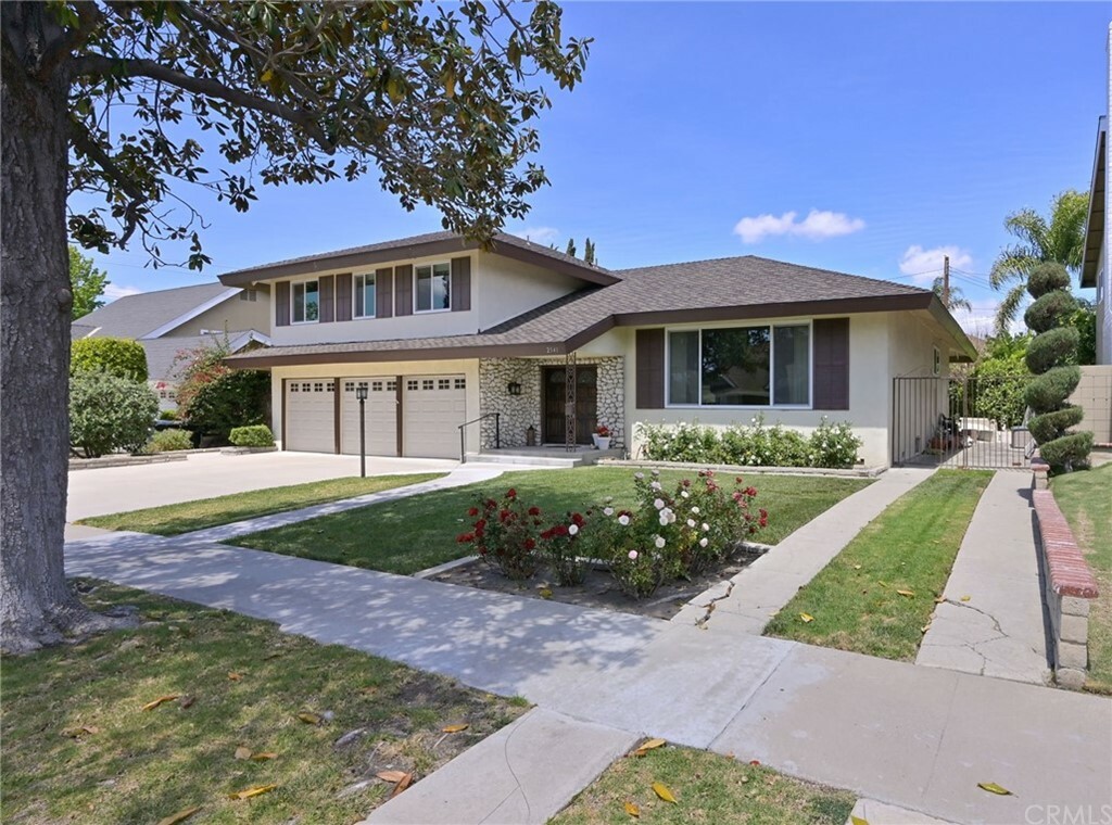 Property Photo:  2541 E Blueridge Avenue  CA 92867 