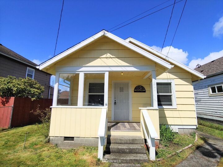 Property Photo:  1224 E 1st Street  WA 98520 