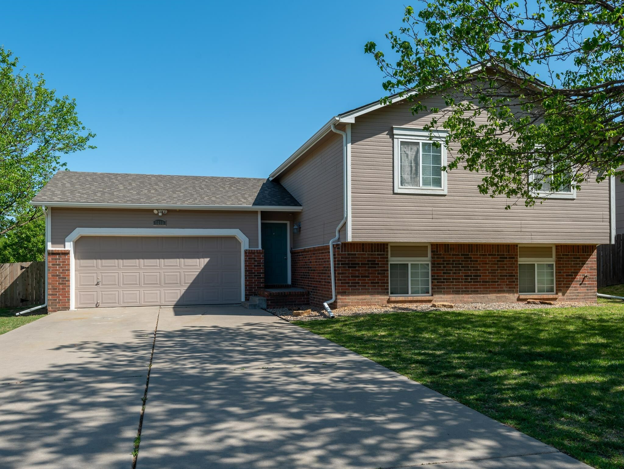 Property Photo:  5210 E Looman St  KS 67220-4019 