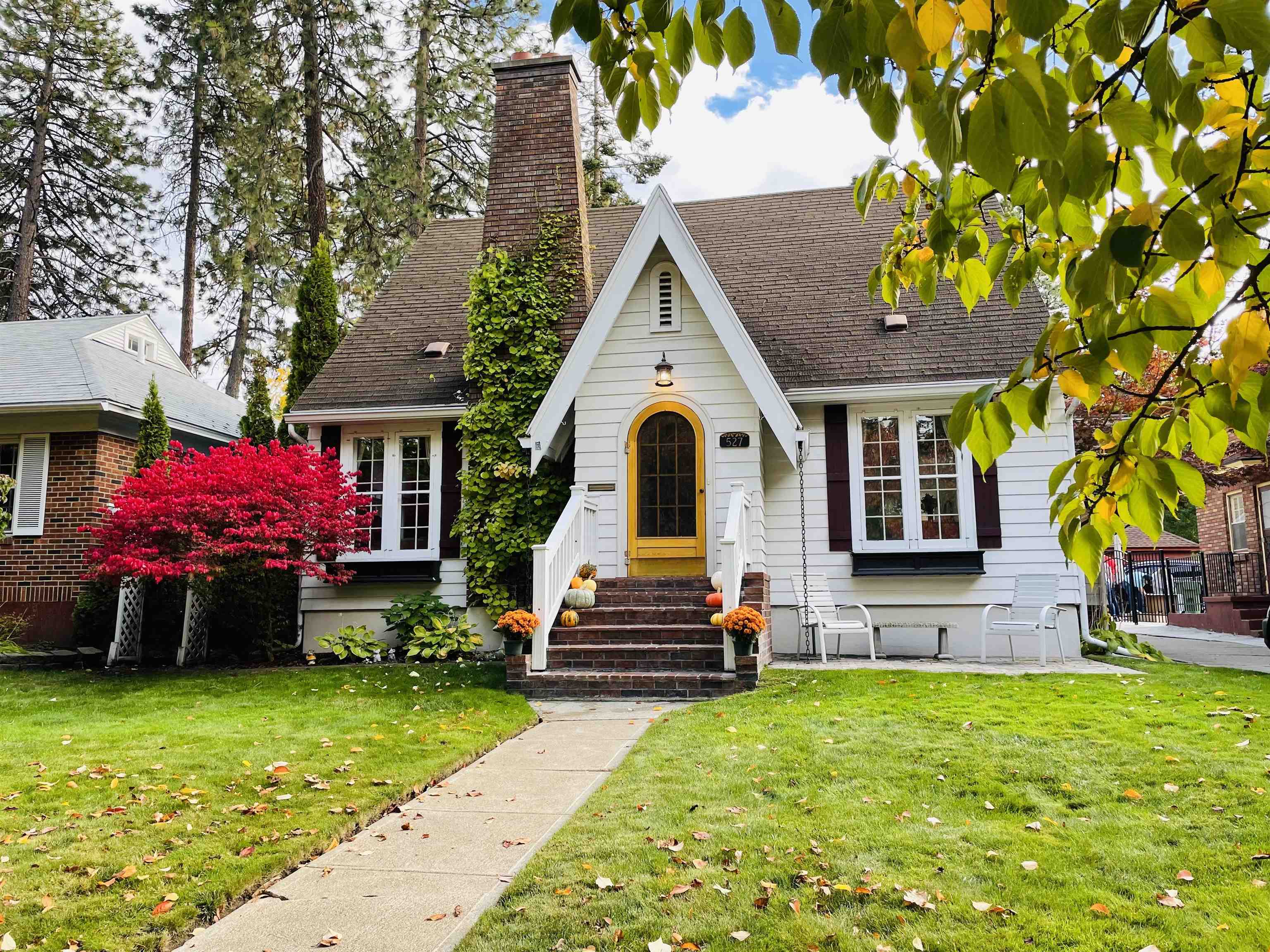 Property Photo:  527 W 26th Ave  WA 99203 