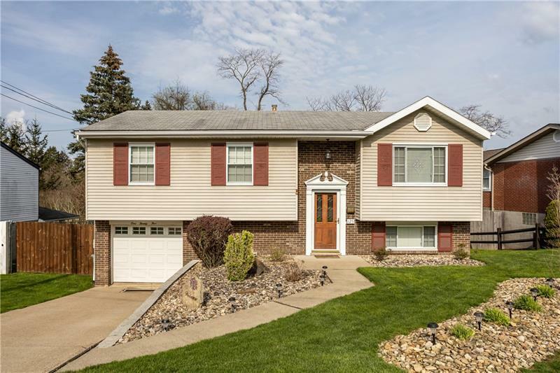 Property Photo: 125 Glenhurst Dr PA 15147