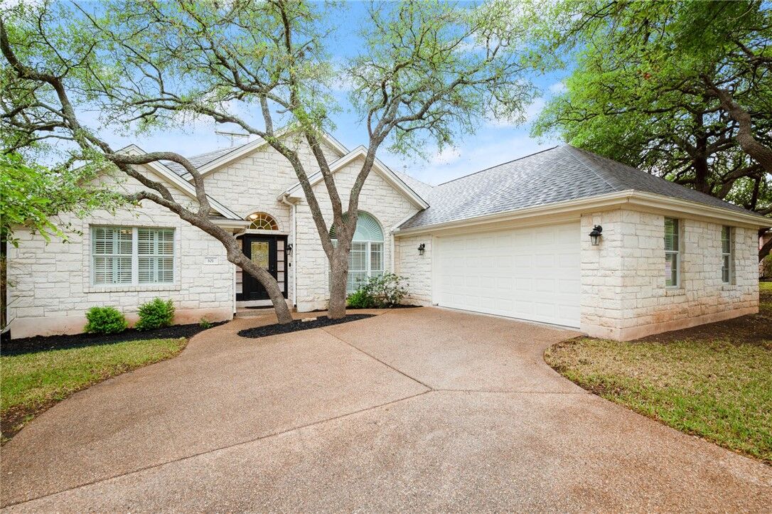 Property Photo:  101 Thornwood Road  TX 78628 