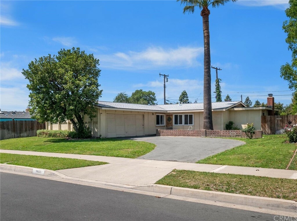 Property Photo:  2044 N Chouteau Street  CA 92865 