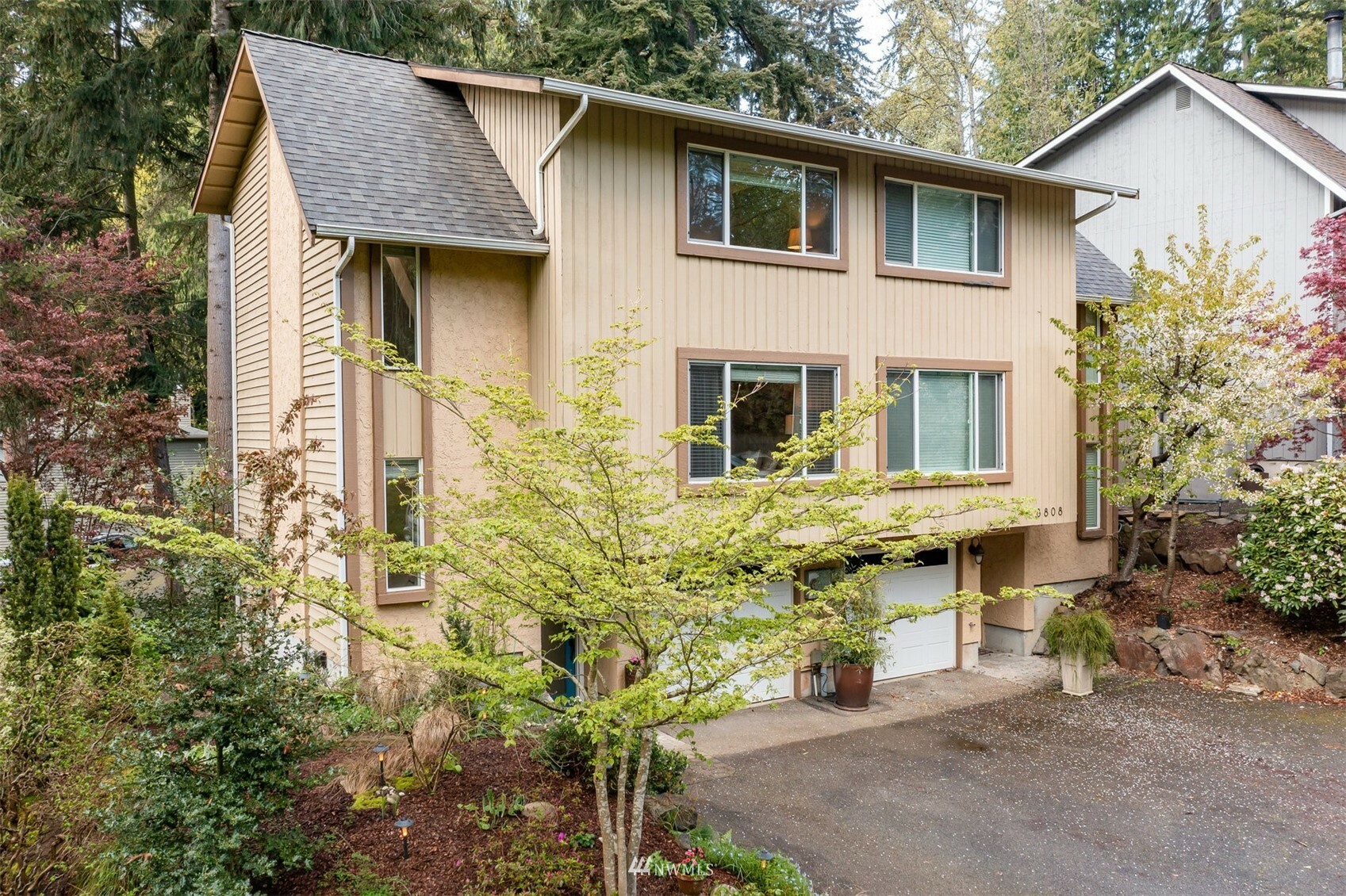 Property Photo:  8806 Shell Place 100L  WA 98026 