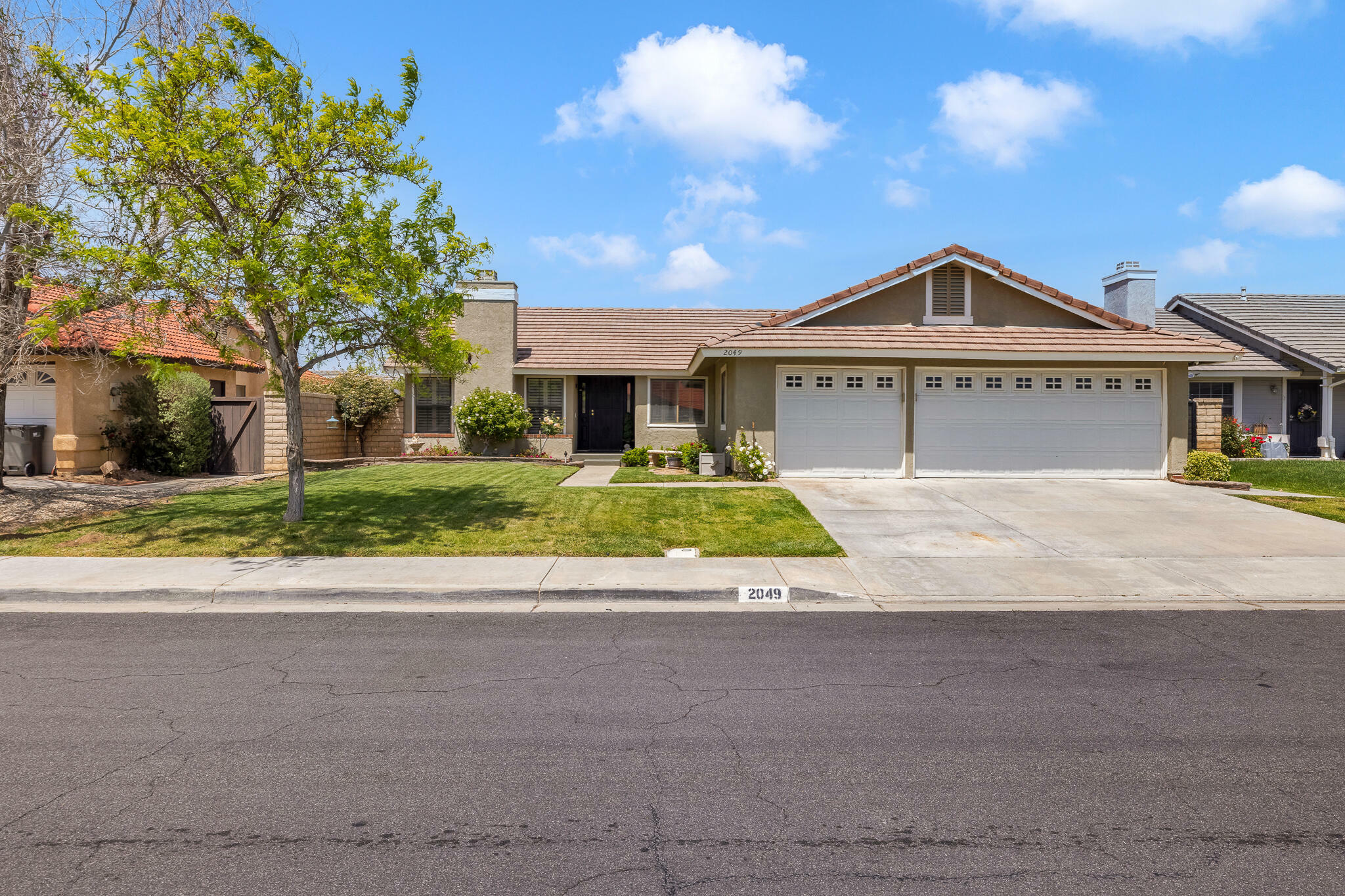 Property Photo:  2049 Clearwater Avenue  CA 93551 