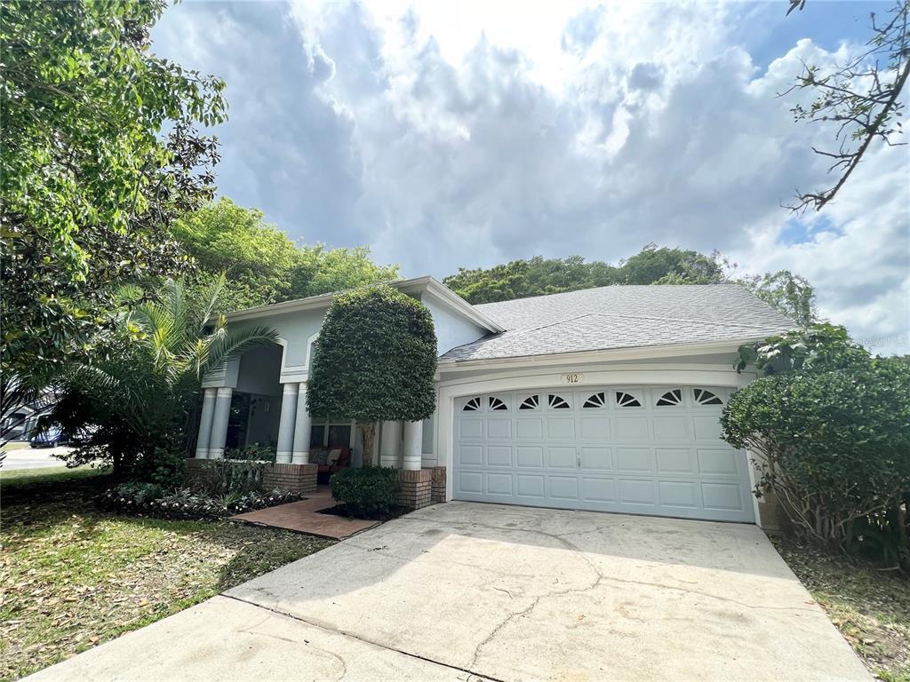Property Photo:  912 Cooper Ridge Place  FL 33594 