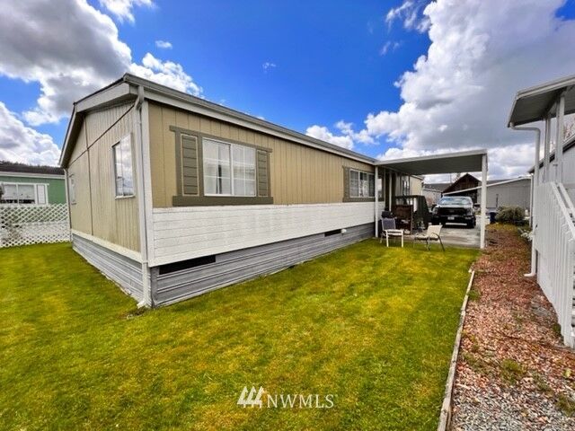 Property Photo:  1120 S 25th Street 6  WA 98274 