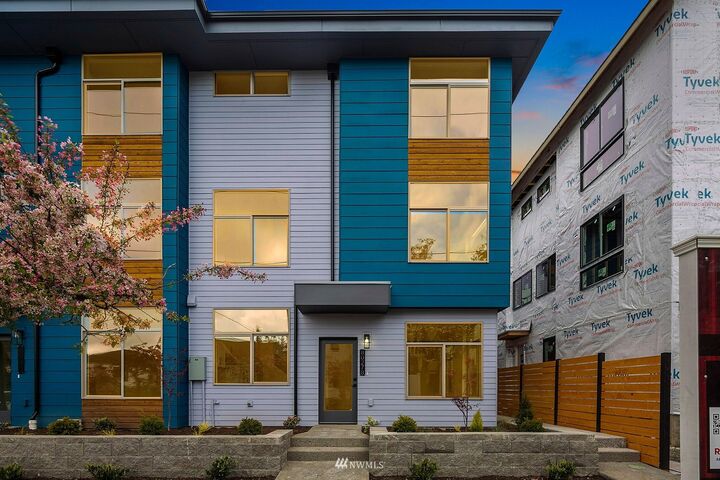 Property Photo: 8027 Mary Avenue NW D WA 98117