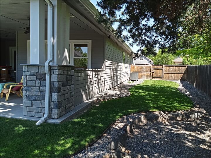 Property Photo: 1026 Home Court WA 99362