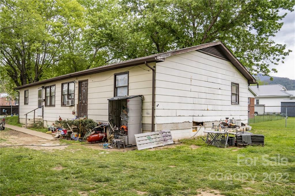 Property Photo:  484 Camelot Drive  NC 28786 