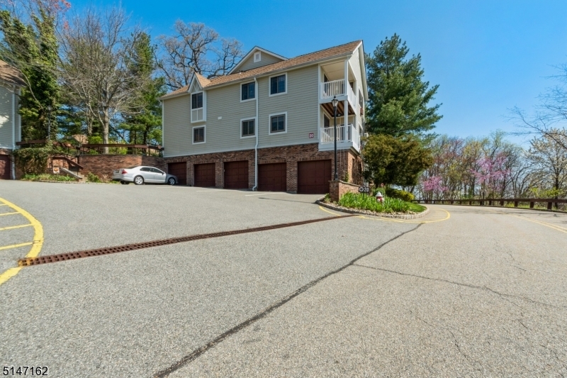 Property Photo:  20 Foxwood Dr E  NJ 07950 