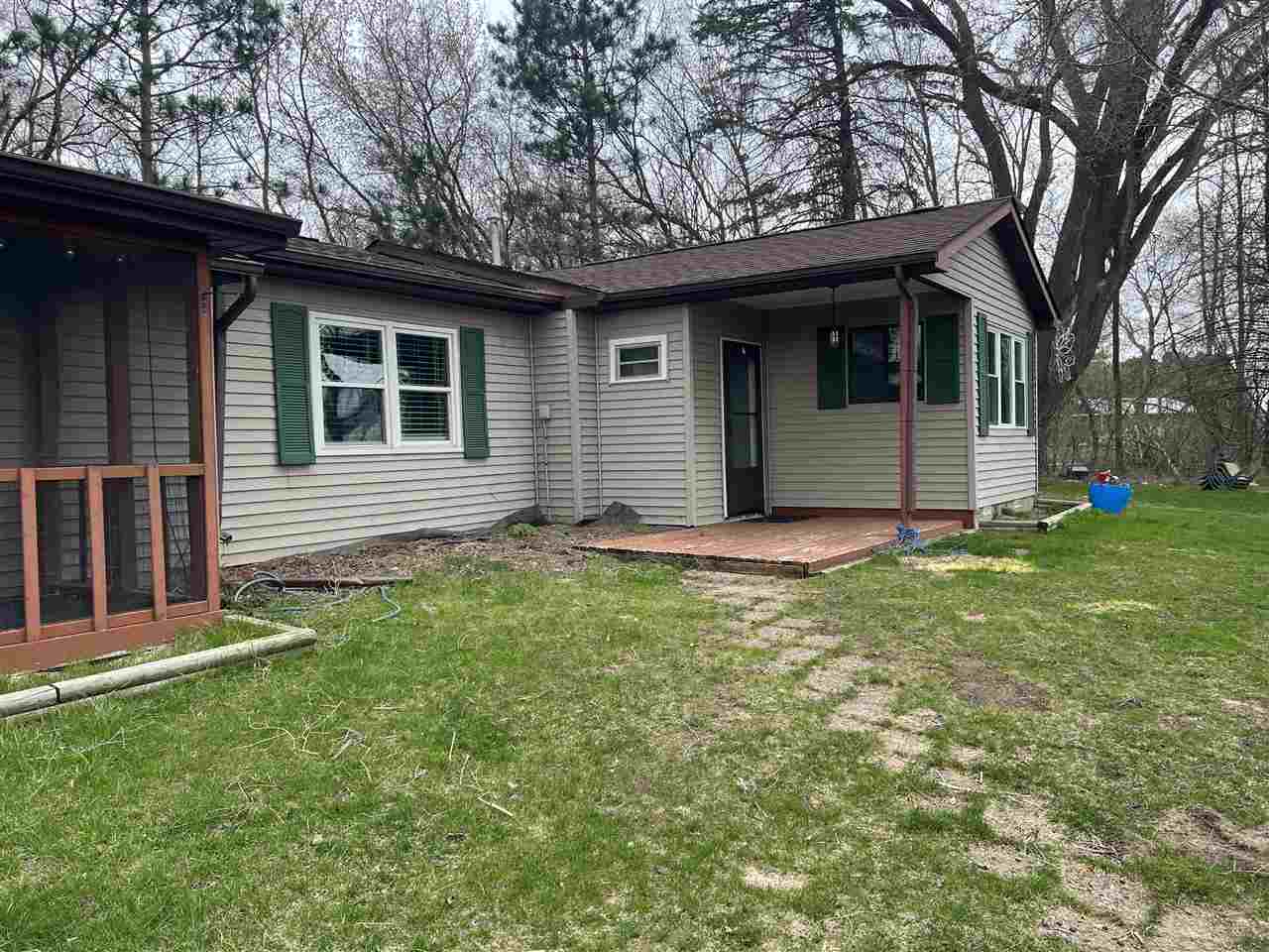 Property Photo:  705 E Hull Rd  MI 48628 