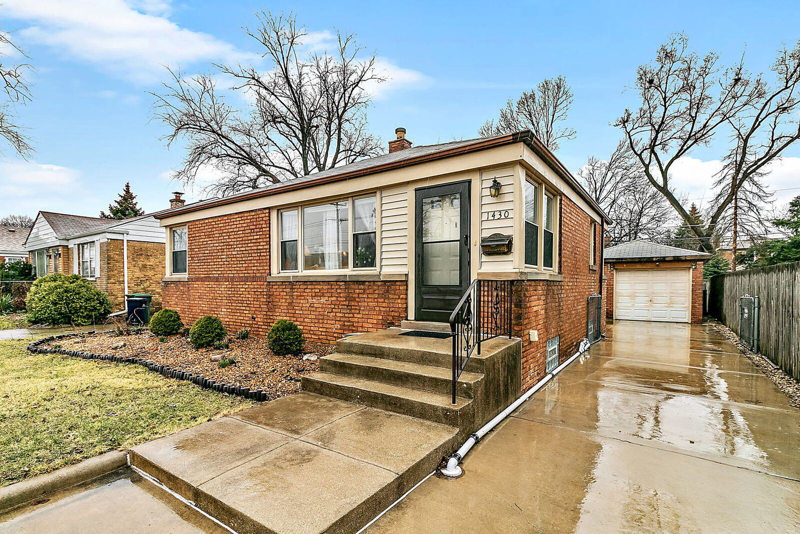 Property Photo: 1430 Gardner Road IL 60154